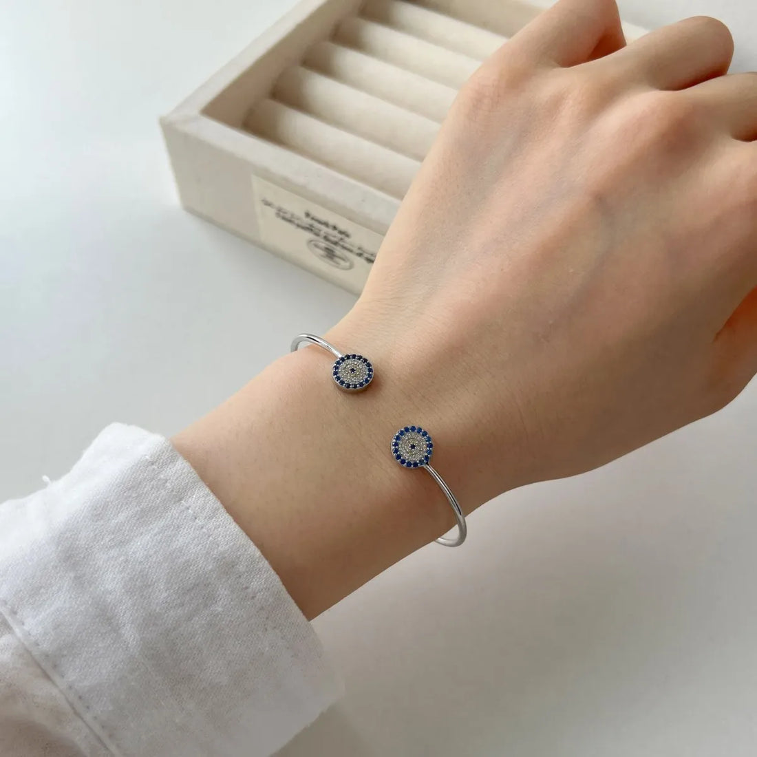 How versatile are jewelry combinations?