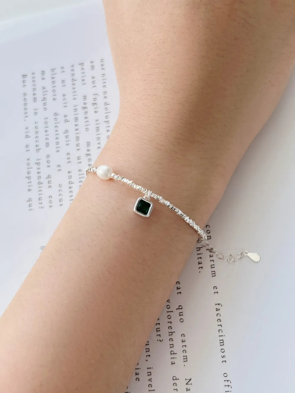 New Arrival Stylish S925 Silver Rhodium Plated Beaded Fresh Water Pearl Emerald Green 5A Zirconia Pendant Bracelets