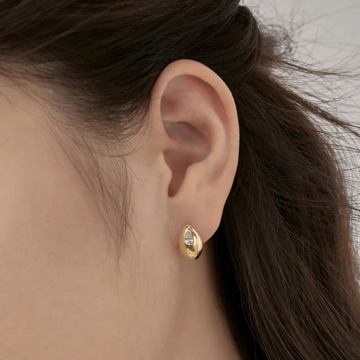 Unique Chunky S925 Water Drop Shape 18K Gold Plated Huggie Earring Wholesale Embedded Cz Stone Stud Earrings for Women