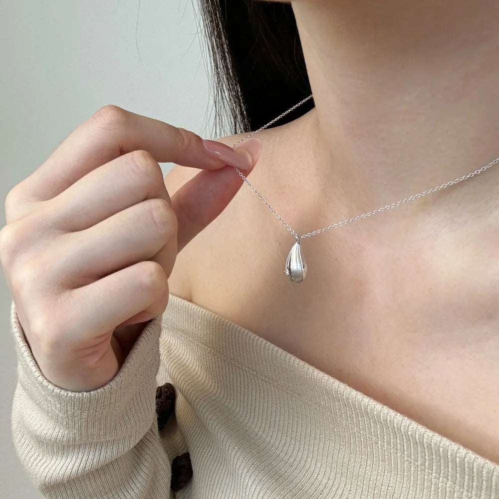 Reliable Jewelry Supplier Fashion S925 Silver Polished Surface 5A Cubic Zirconia Tear Shape Pendant Necklace for Women