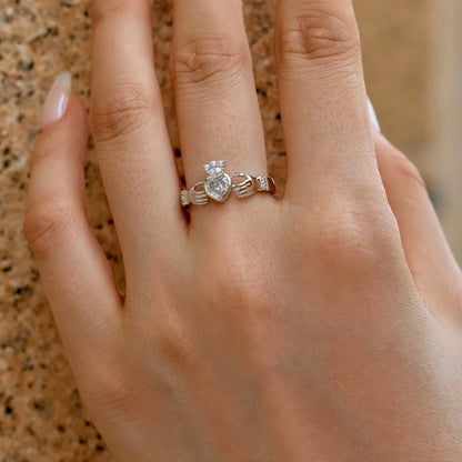 Fashion Fine Jewelry Design S925 Silver Hypoallergenic Non Tarnish Hands Shape for Love Heart 5A Zirconia Women Girl Rings