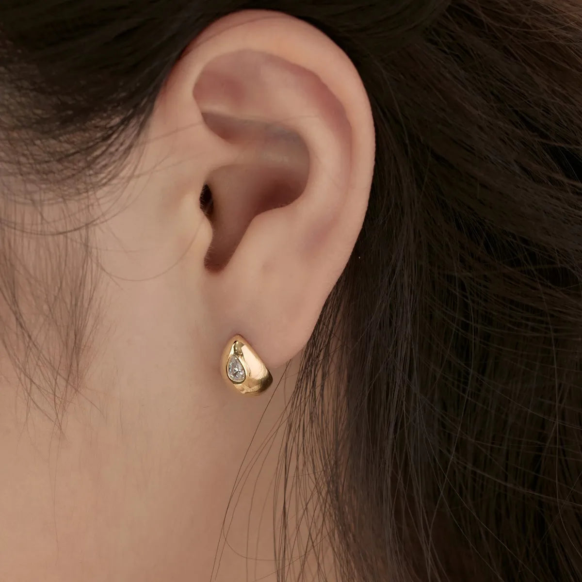 Unique Chunky S925 Water Drop Shape 18K Gold Plated Huggie Earring Wholesale Embedded Cz Stone Stud Earrings for Women