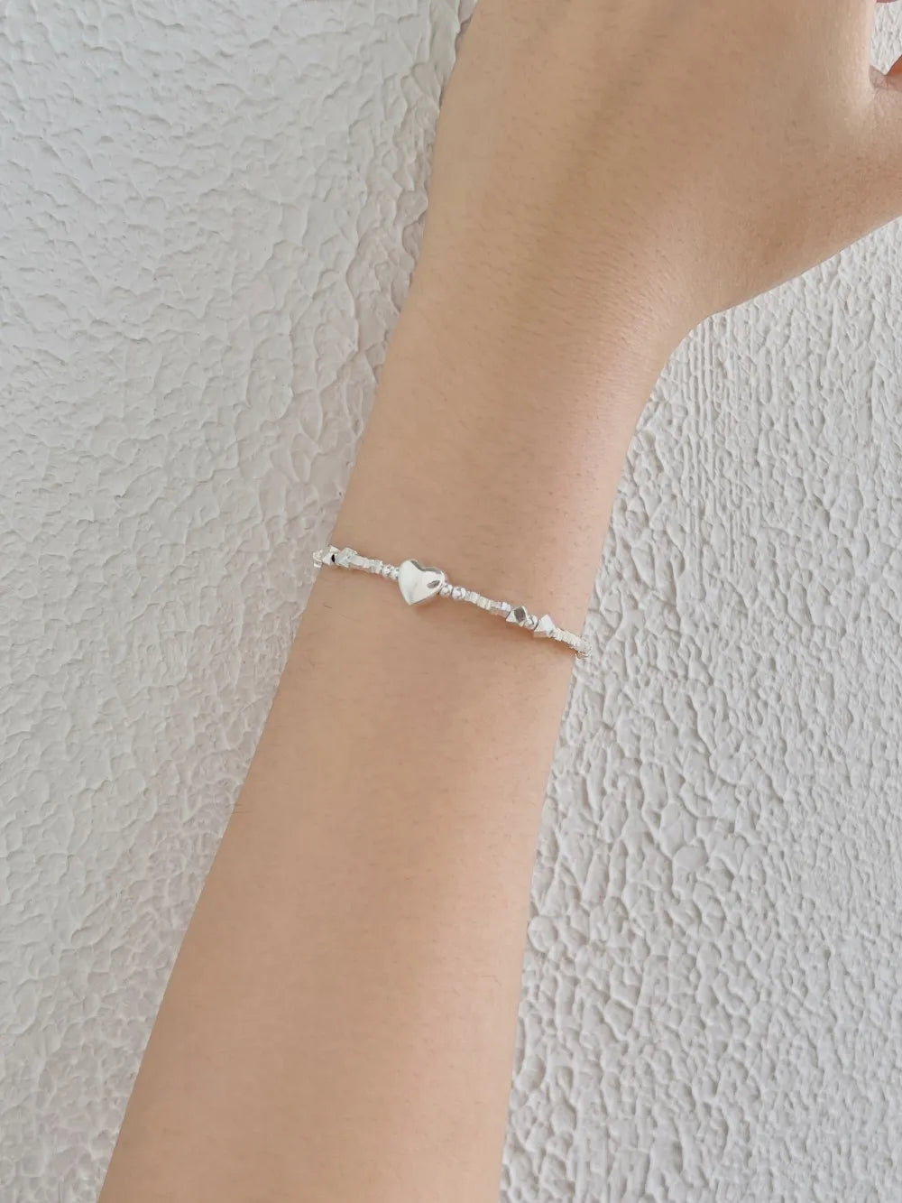 Minimalist Sample Design Hypoallergenic Non Tarnish S925 Silver Bracelet Rhodium Plated Beaded Heart Pendant Bracelet for Women
